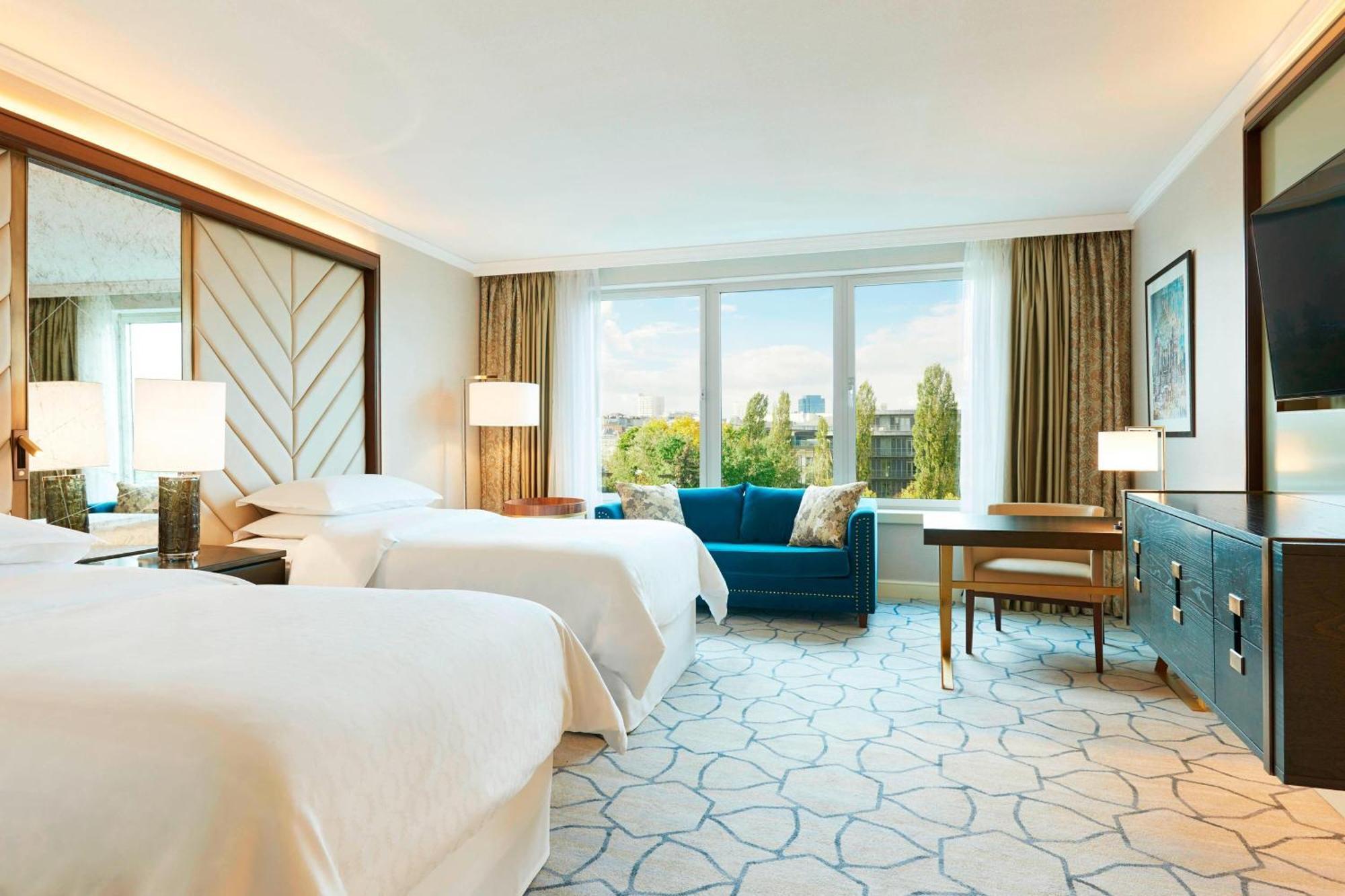 Sheraton Grand Warsaw Exterior photo Deluxe Room
