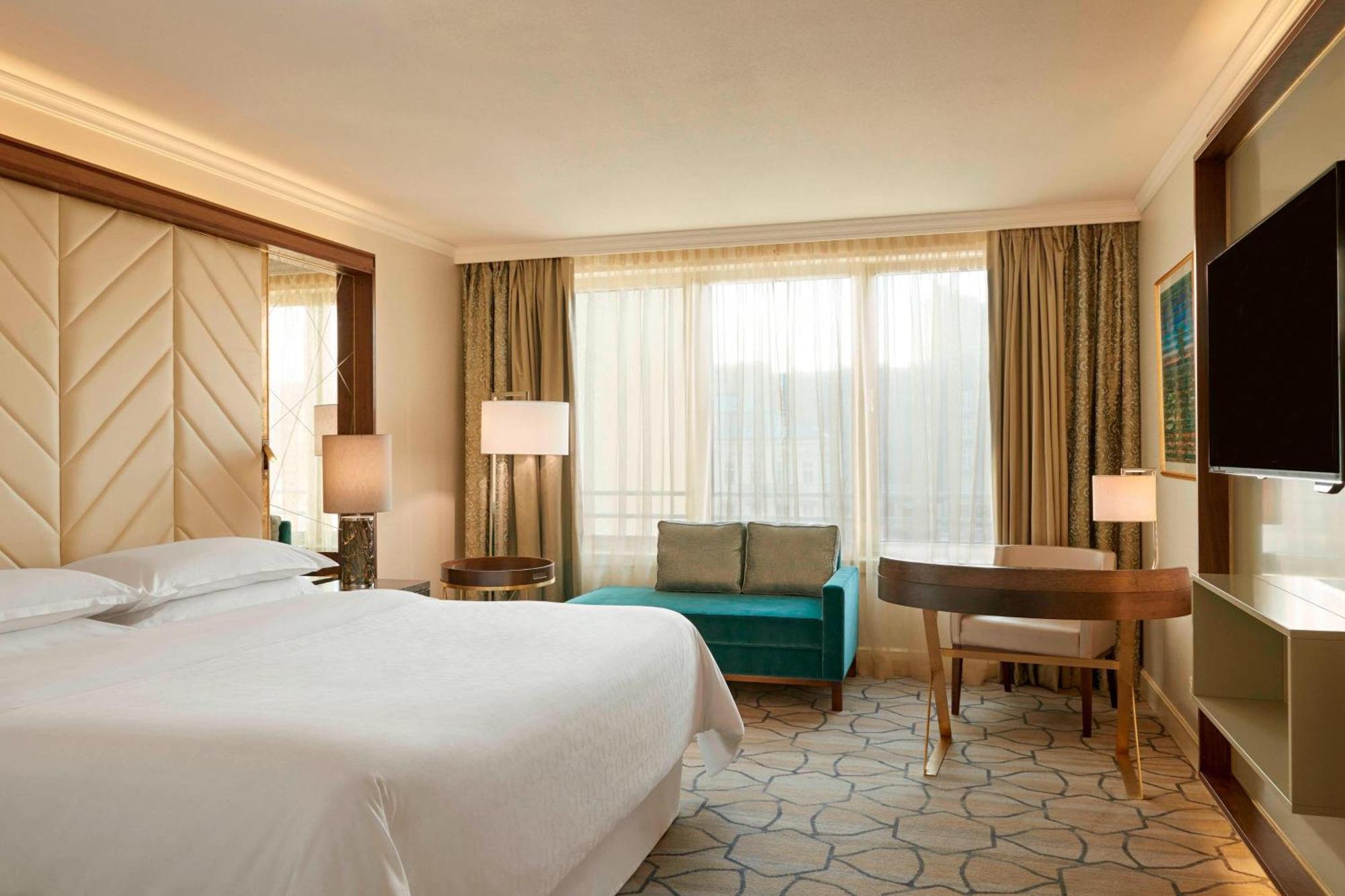 Sheraton Grand Warsaw Exterior photo Deluxe King