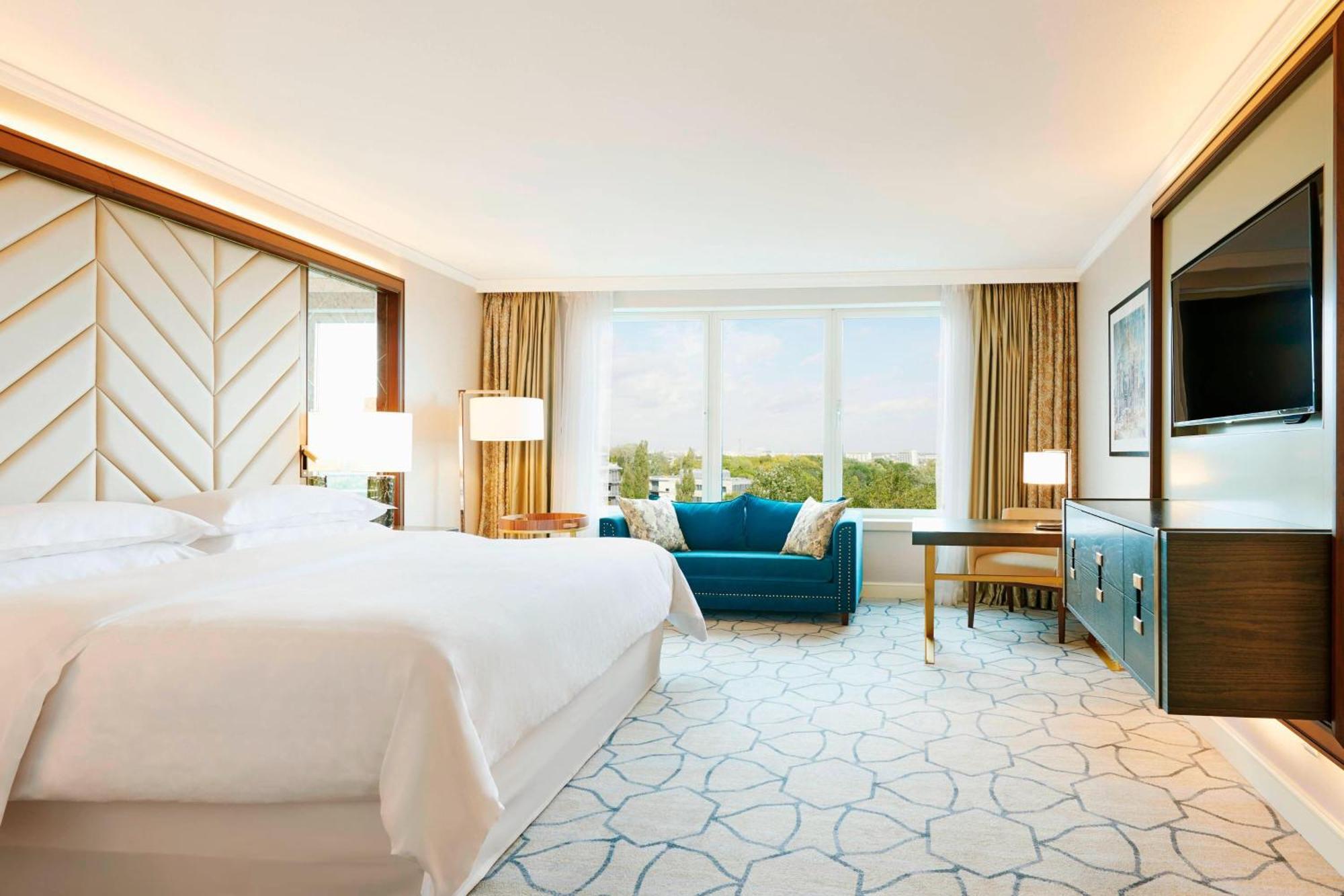 Sheraton Grand Warsaw Exterior photo Deluxe Room