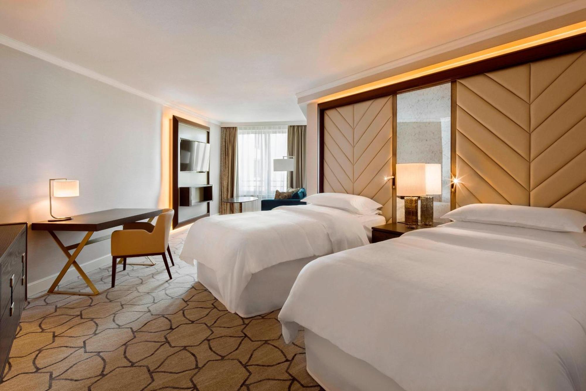 Sheraton Grand Warsaw Exterior photo Deluxe room