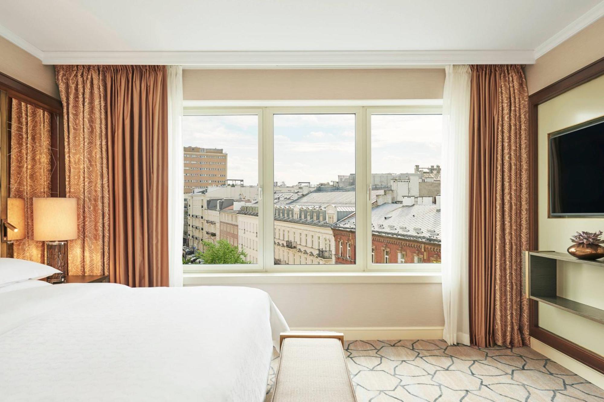 Sheraton Grand Warsaw Exterior photo A bedroom at the hotel