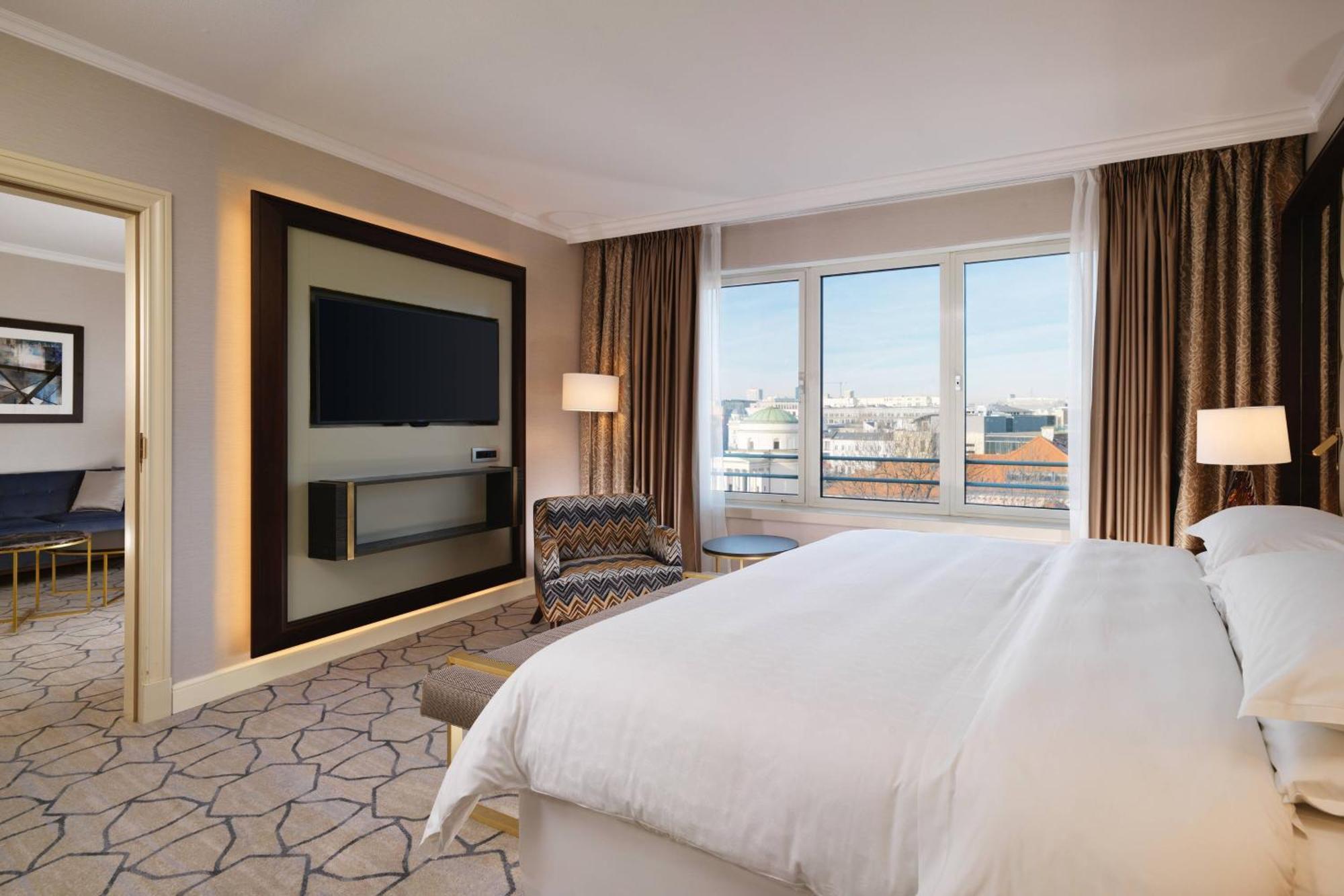 Sheraton Grand Warsaw Exterior photo A bedroom at the hotel